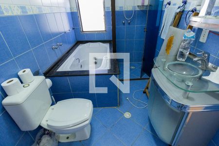 Casa à venda com 330m², 3 quartos e 4 vagas Casa à venda com 330m², 3 quartos e 4 vagasBanheiro 3 (suíte 2)