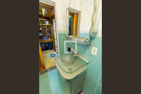 Casa à venda com 330m², 3 quartos e 4 vagas Casa à venda com 330m², 3 quartos e 4 vagasBanheiro 2 (suíte 1)