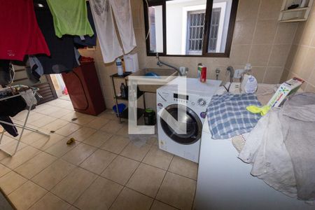 Casa à venda com 330m², 3 quartos e 4 vagas Casa à venda com 330m², 3 quartos e 4 vagasÁrea de Serviço