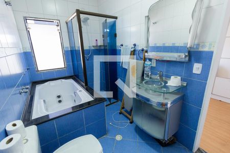 Casa à venda com 330m², 3 quartos e 4 vagas Casa à venda com 330m², 3 quartos e 4 vagasBanheiro 3 (suíte 2)