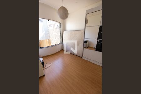 Casa à venda com 330m², 3 quartos e 4 vagas Casa à venda com 330m², 3 quartos e 4 vagasQuarto 2 - suíte