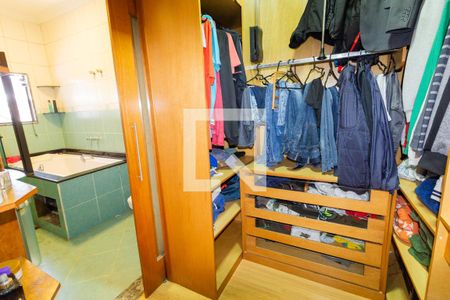 Casa à venda com 330m², 3 quartos e 4 vagas Casa à venda com 330m², 3 quartos e 4 vagasCloset