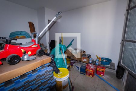 Casa à venda com 330m², 3 quartos e 4 vagas Casa à venda com 330m², 3 quartos e 4 vagasQuartinho da bagunça