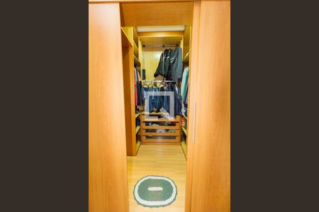 Casa à venda com 330m², 3 quartos e 4 vagas Casa à venda com 330m², 3 quartos e 4 vagasCloset