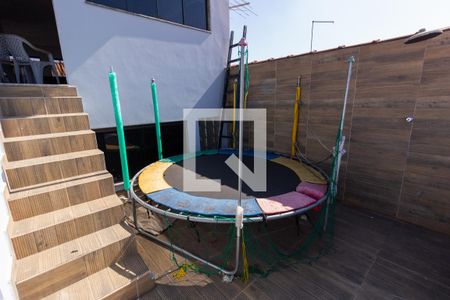 Casa à venda com 330m², 3 quartos e 4 vagas Casa à venda com 330m², 3 quartos e 4 vagasVaranda 2