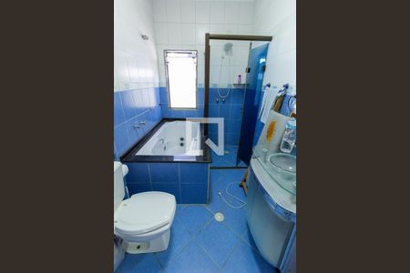 Casa à venda com 330m², 3 quartos e 4 vagas Casa à venda com 330m², 3 quartos e 4 vagasBanheiro 3 (suíte 2)