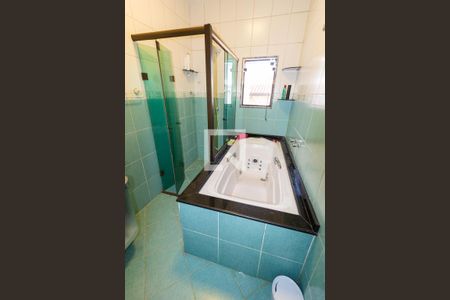 Casa à venda com 330m², 3 quartos e 4 vagas Casa à venda com 330m², 3 quartos e 4 vagasBanheiro 2 (suíte 1)