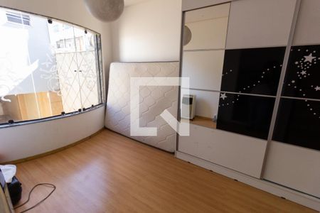 Casa à venda com 330m², 3 quartos e 4 vagas Casa à venda com 330m², 3 quartos e 4 vagasQuarto 2 - suíte