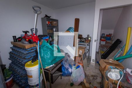 Casa à venda com 330m², 3 quartos e 4 vagas Casa à venda com 330m², 3 quartos e 4 vagasQuartinho da bagunça