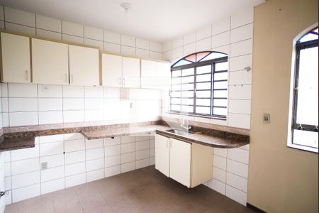 Cozinha de casa para alugar com 4 quartos, 210m² em Glória, Belo Horizonte