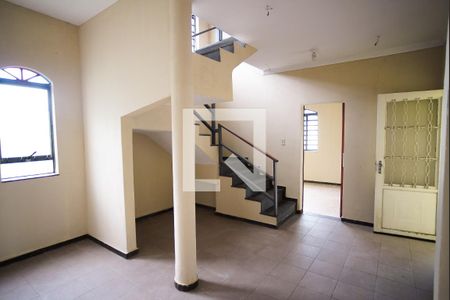 Sala de casa para alugar com 3 quartos, 210m² em Glória, Belo Horizonte