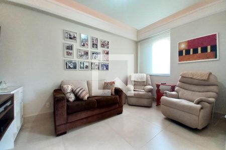 Sala de TV de apartamento para alugar com 3 quartos, 160m² em Cambuí, Campinas
