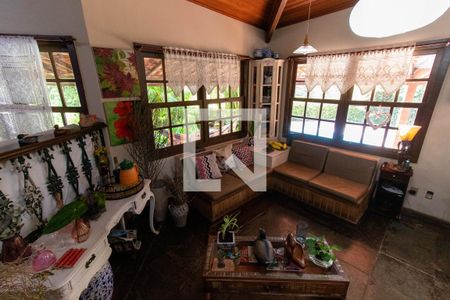 Sala de casa de condomínio à venda com 4 quartos, 165m² em Badu, Niterói