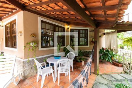 Varanda Sala de casa de condomínio à venda com 4 quartos, 165m² em Badu, Niterói