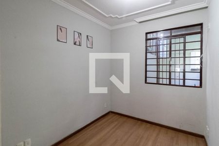 Quarto 1 de casa à venda com 2 quartos, 110m² em Heliópolis, Belo Horizonte