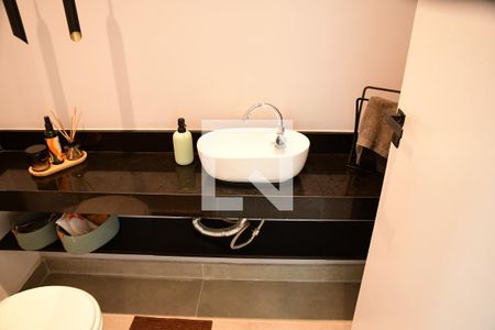 Lavabo de casa de condomínio para alugar com 5 quartos, 250m² em Jardim Pioneiro, Cotia