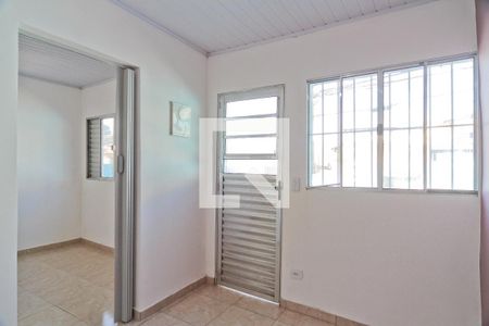 Sala de casa para alugar com 2 quartos, 50m² em Vila Serralheiro, São Paulo