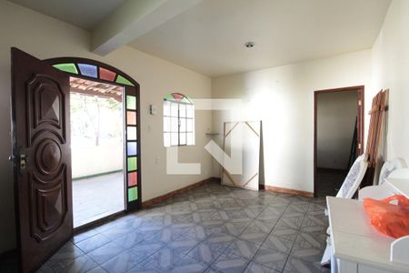 Sala de casa à venda com 2 quartos, 140m² em Piratininga, Belo Horizonte