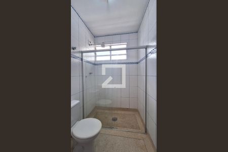 Banheiro de apartamento para alugar com 1 quarto, 53m² em Nova Mirim, Praia Grande