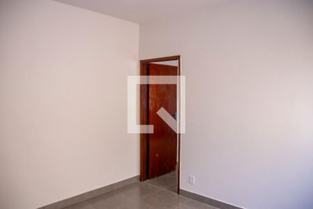 Sala 01 de casa para alugar com 3 quartos, 90m² em Setor Leste Universitário, Goiânia