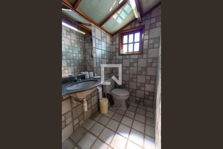 Casa à venda com 295m², 6 quartos e 2 vagas Casa à venda com 295m², 6 quartos e 2 vagasLavabo