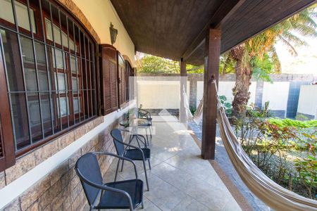 Casa à venda com 295m², 6 quartos e 2 vagas Casa à venda com 295m², 6 quartos e 2 vagasVaranda