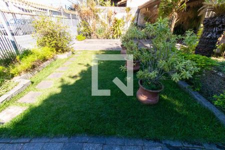 Casa à venda com 295m², 6 quartos e 2 vagas Casa à venda com 295m², 6 quartos e 2 vagasÁrea Externa