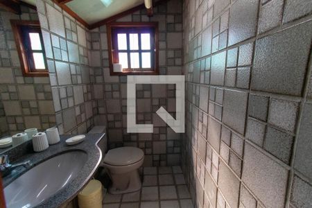 Casa à venda com 295m², 6 quartos e 2 vagas Casa à venda com 295m², 6 quartos e 2 vagasLavabo