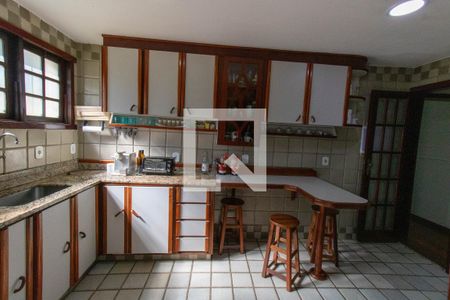 Casa à venda com 295m², 6 quartos e 2 vagas Casa à venda com 295m², 6 quartos e 2 vagasCozinha