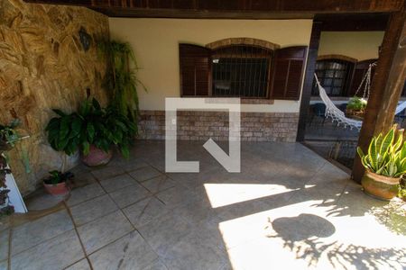 Casa à venda com 295m², 6 quartos e 2 vagas Casa à venda com 295m², 6 quartos e 2 vagasÁrea Externa