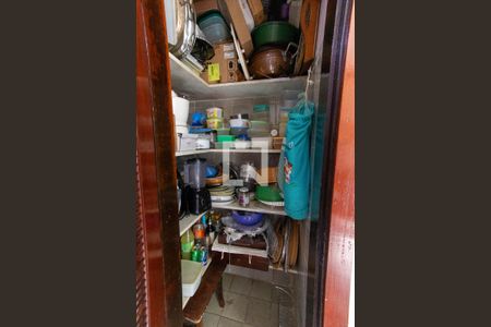 Casa à venda com 295m², 6 quartos e 2 vagas Casa à venda com 295m², 6 quartos e 2 vagasDespensa