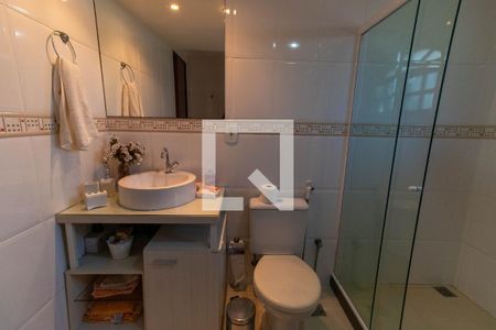 Casa à venda com 295m², 6 quartos e 2 vagas Casa à venda com 295m², 6 quartos e 2 vagasQuarto 5