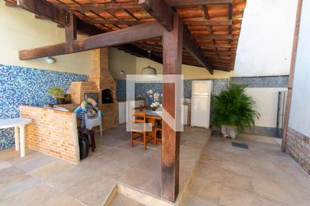 Casa à venda com 295m², 6 quartos e 2 vagas Casa à venda com 295m², 6 quartos e 2 vagasÁrea Externa