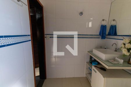 Casa à venda com 295m², 6 quartos e 2 vagas Casa à venda com 295m², 6 quartos e 2 vagasBanheiro