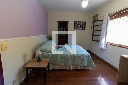 Casa à venda com 295m², 6 quartos e 2 vagas Casa à venda com 295m², 6 quartos e 2 vagasQuarto 4