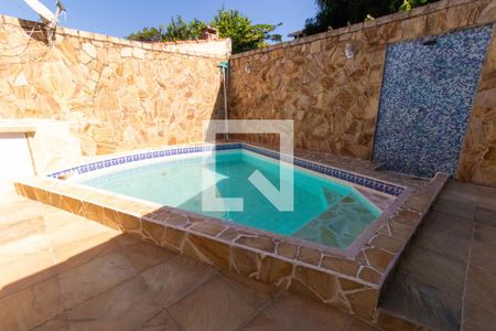 Casa à venda com 295m², 6 quartos e 2 vagas Casa à venda com 295m², 6 quartos e 2 vagasÁrea Externa