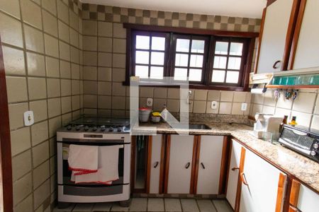 Casa à venda com 295m², 6 quartos e 2 vagas Casa à venda com 295m², 6 quartos e 2 vagasCozinha