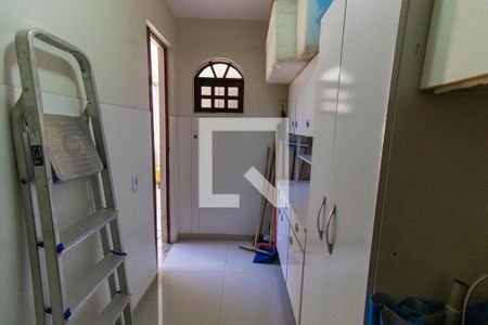 Casa à venda com 295m², 6 quartos e 2 vagas Casa à venda com 295m², 6 quartos e 2 vagasQuarto de Serviço