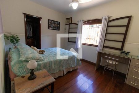 Casa à venda com 295m², 6 quartos e 2 vagas Casa à venda com 295m², 6 quartos e 2 vagasQuarto 4