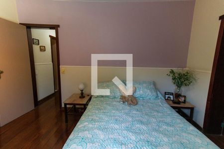 Casa à venda com 295m², 6 quartos e 2 vagas Casa à venda com 295m², 6 quartos e 2 vagasQuarto 4