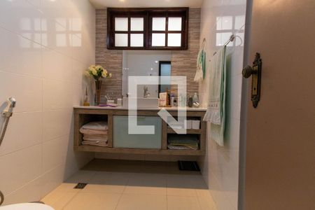 Casa à venda com 295m², 6 quartos e 2 vagas Casa à venda com 295m², 6 quartos e 2 vagasLavabo 2