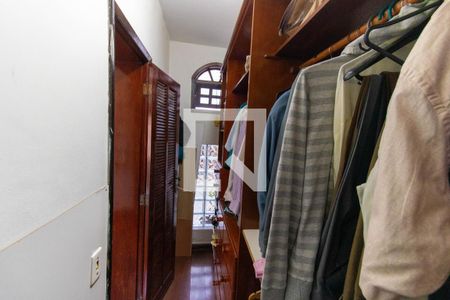 Casa à venda com 295m², 6 quartos e 2 vagas Casa à venda com 295m², 6 quartos e 2 vagasQuarto 4