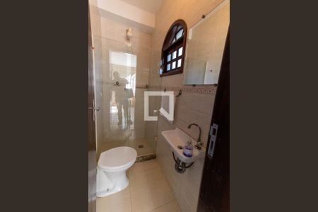 Casa à venda com 295m², 6 quartos e 2 vagas Casa à venda com 295m², 6 quartos e 2 vagasBanheiro de Serviço