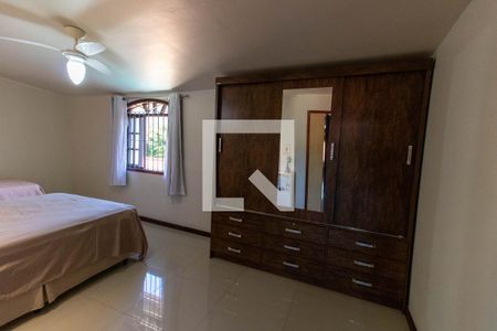 Casa à venda com 295m², 6 quartos e 2 vagas Casa à venda com 295m², 6 quartos e 2 vagasQuarto 5