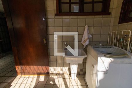 Casa à venda com 295m², 6 quartos e 2 vagas Casa à venda com 295m², 6 quartos e 2 vagasÁrea de Serviço