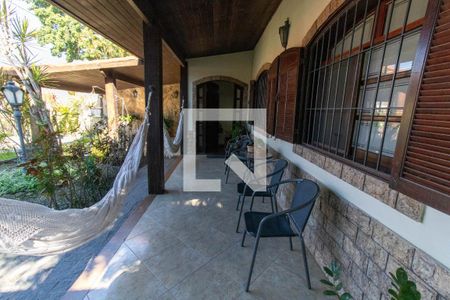 Casa à venda com 295m², 6 quartos e 2 vagas Casa à venda com 295m², 6 quartos e 2 vagasVaranda