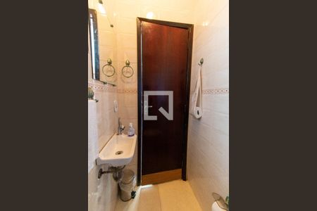 Casa à venda com 295m², 6 quartos e 2 vagas Casa à venda com 295m², 6 quartos e 2 vagasBanheiro de Serviço