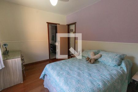 Casa à venda com 295m², 6 quartos e 2 vagas Casa à venda com 295m², 6 quartos e 2 vagasQuarto 4