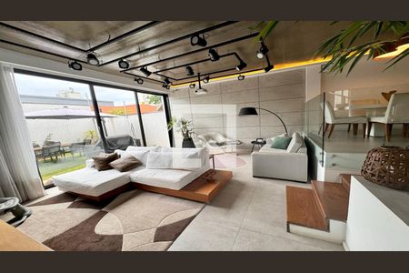 Casa à venda com 3 quartos, 192m² em Jardim Aeroporto, São Paulo