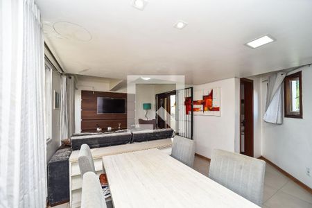 Casa de condomínio à venda com 128m², 3 quartos e 2 vagasSala